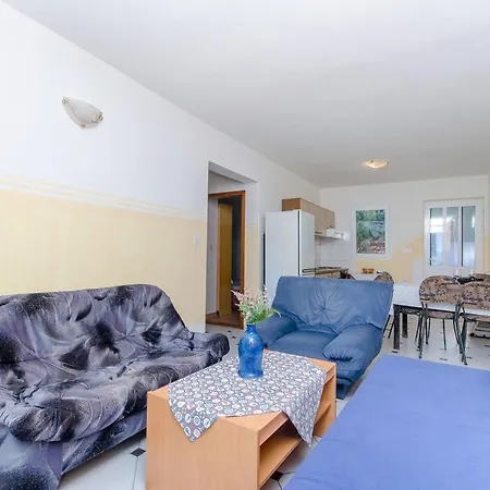 Sandra Διαμέρισμα Stomorska